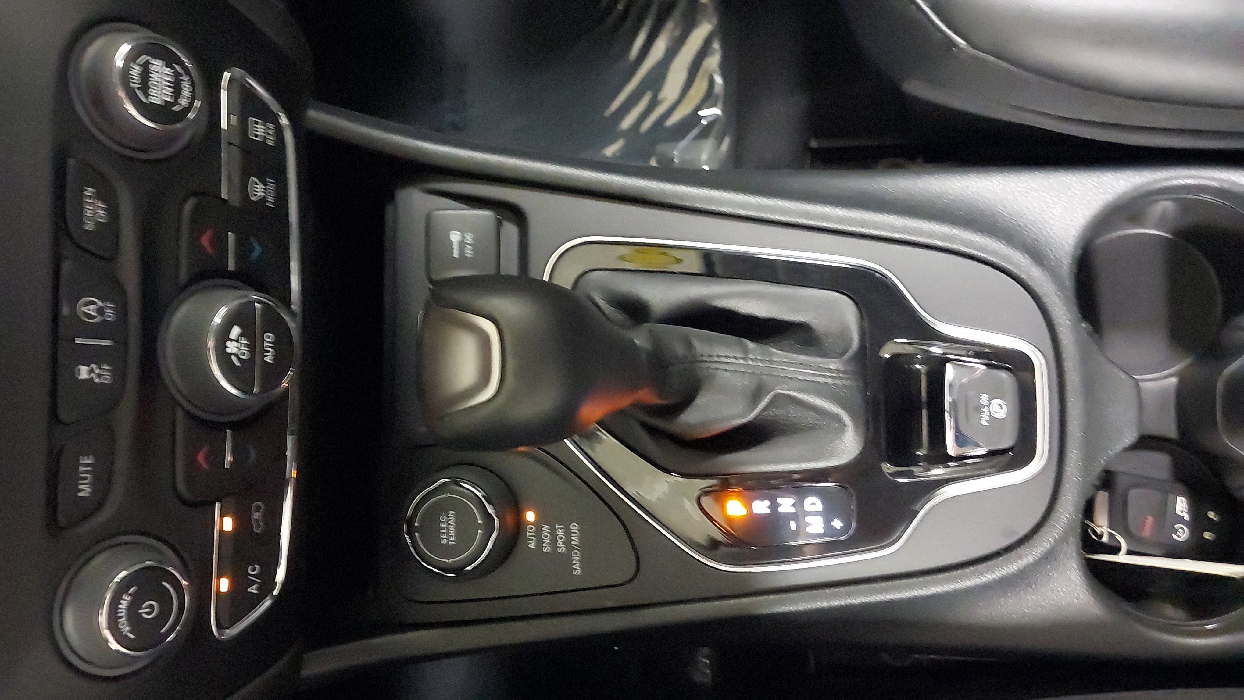 Used 2022 Jeep Cherokee Limited AWD/4WD image 22