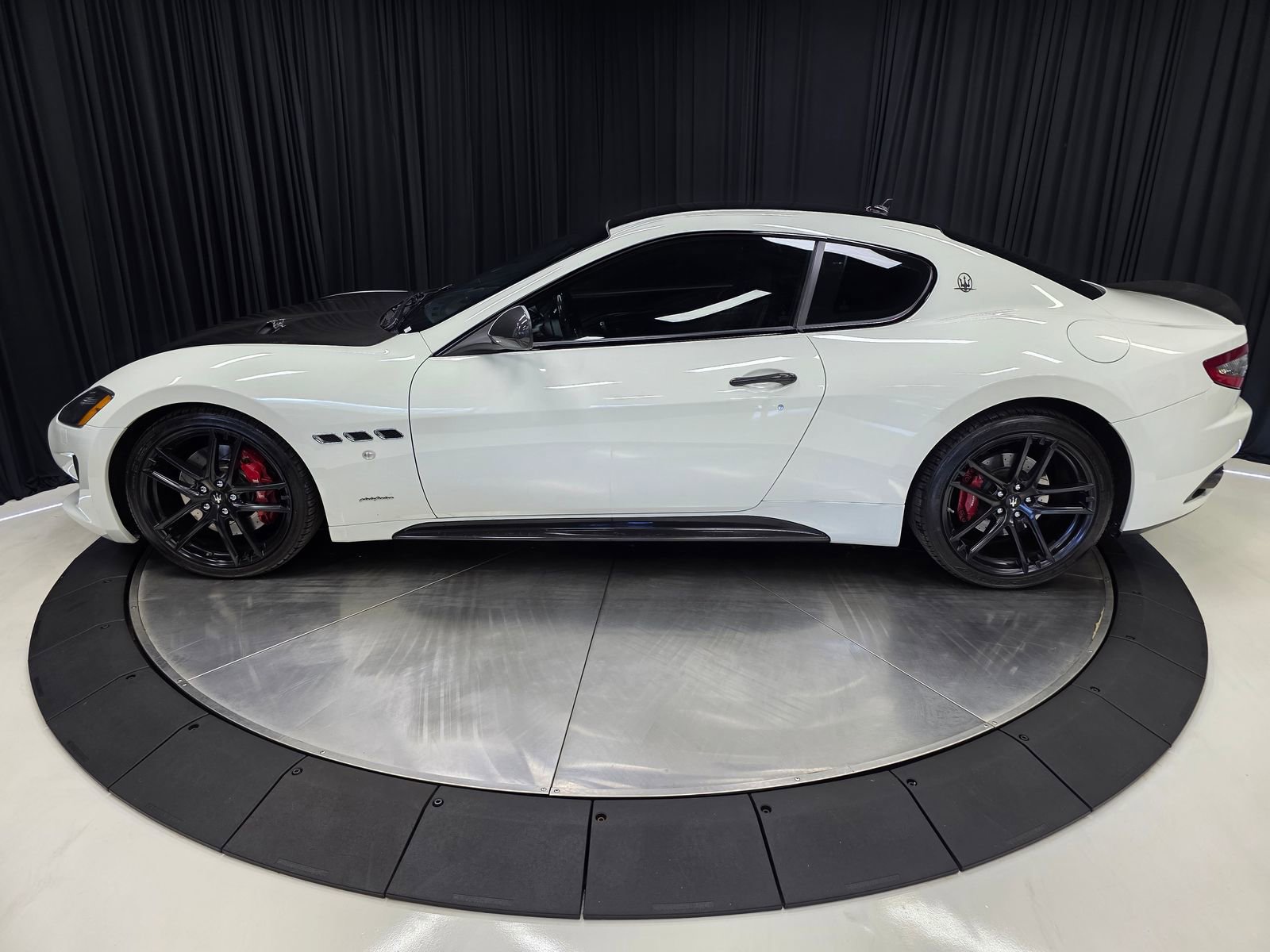 Used 2015 Maserati GranTurismo Sport RWD image 11
