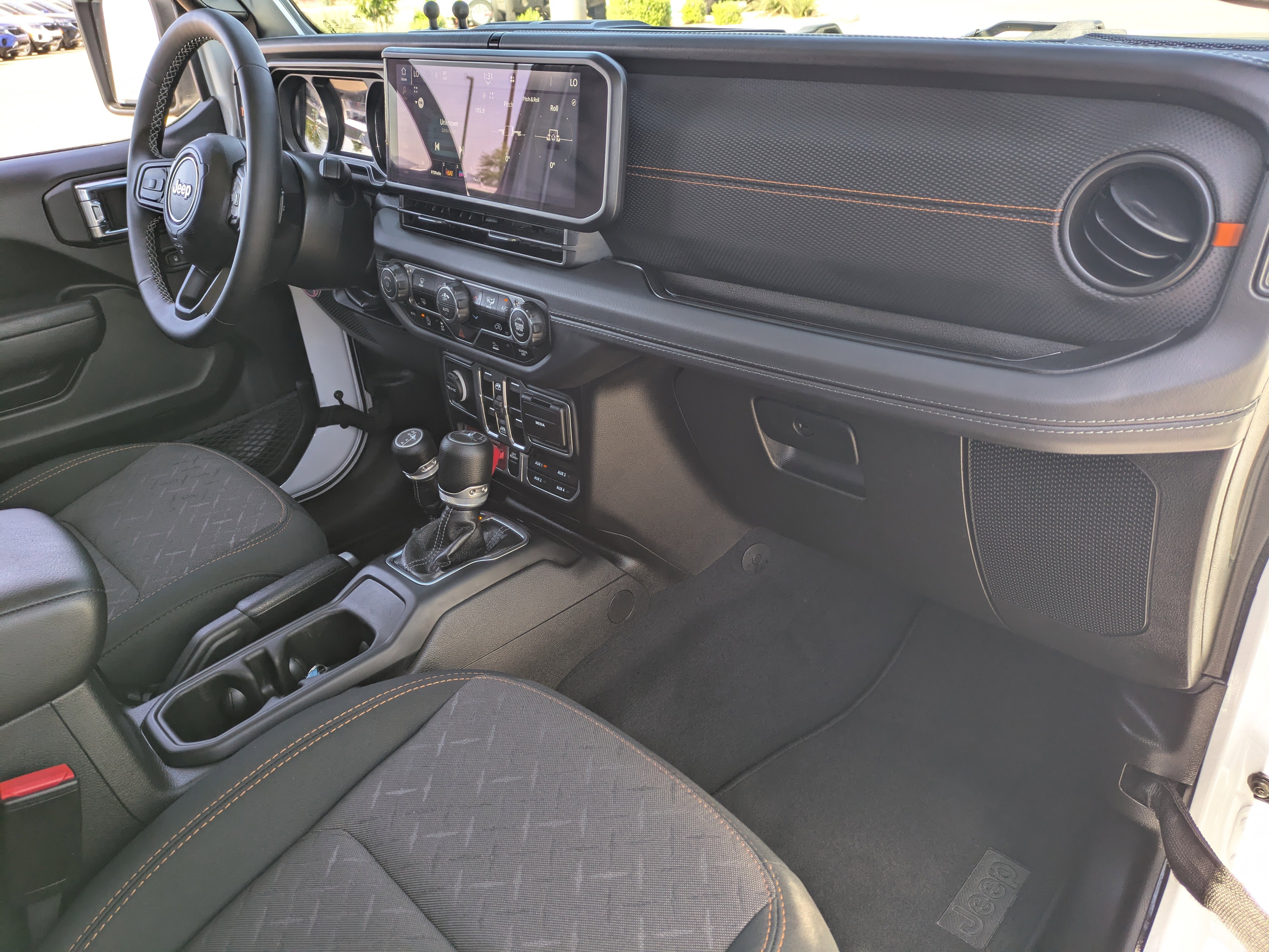 Used 2025 Jeep Gladiator Mojave image 12