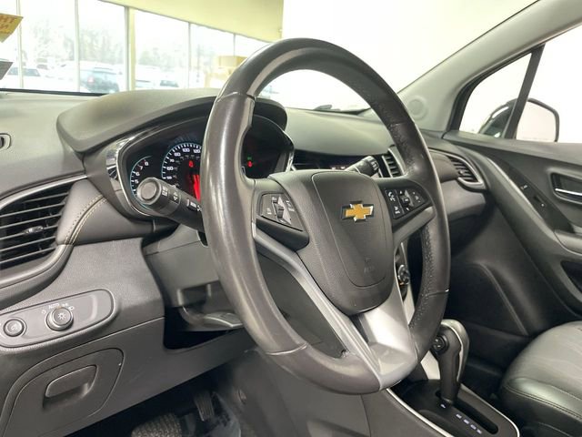 Used 2020 Chevrolet Trax LT w/ LT Convenience Package image 14