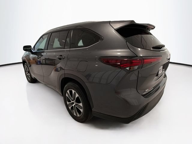 Certified 2025 Toyota Highlander XLE FWD image 5