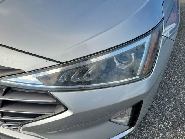 Used 2019 Hyundai Elantra SE image 16