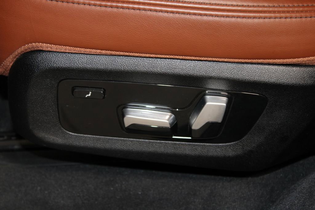 Used 2024 BMW X7 M60i w/ Executive Package image 22