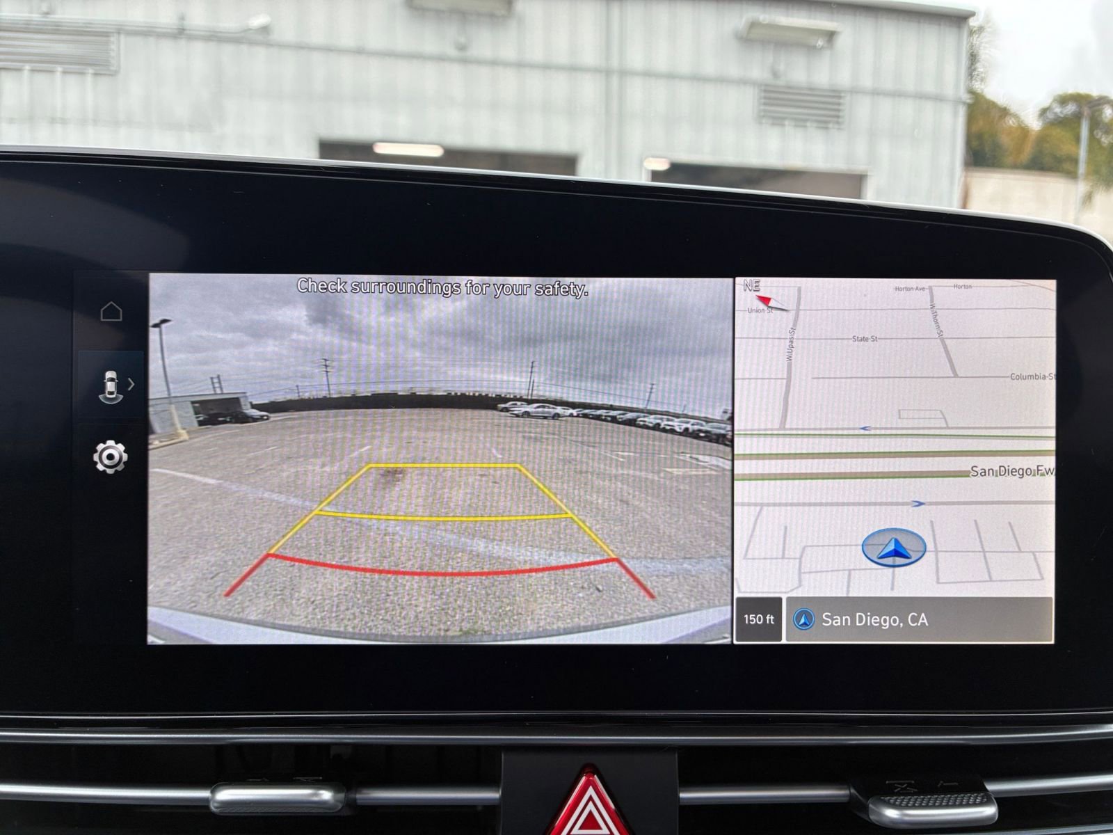 Used 2025 Hyundai Elantra Limited image 24