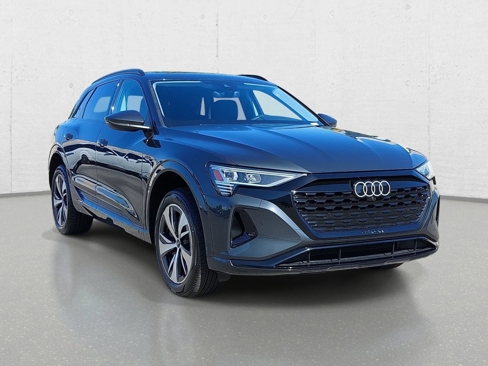 Used 2024 Audi Q8 e-tron Premium Plus AWD/4WD image 3