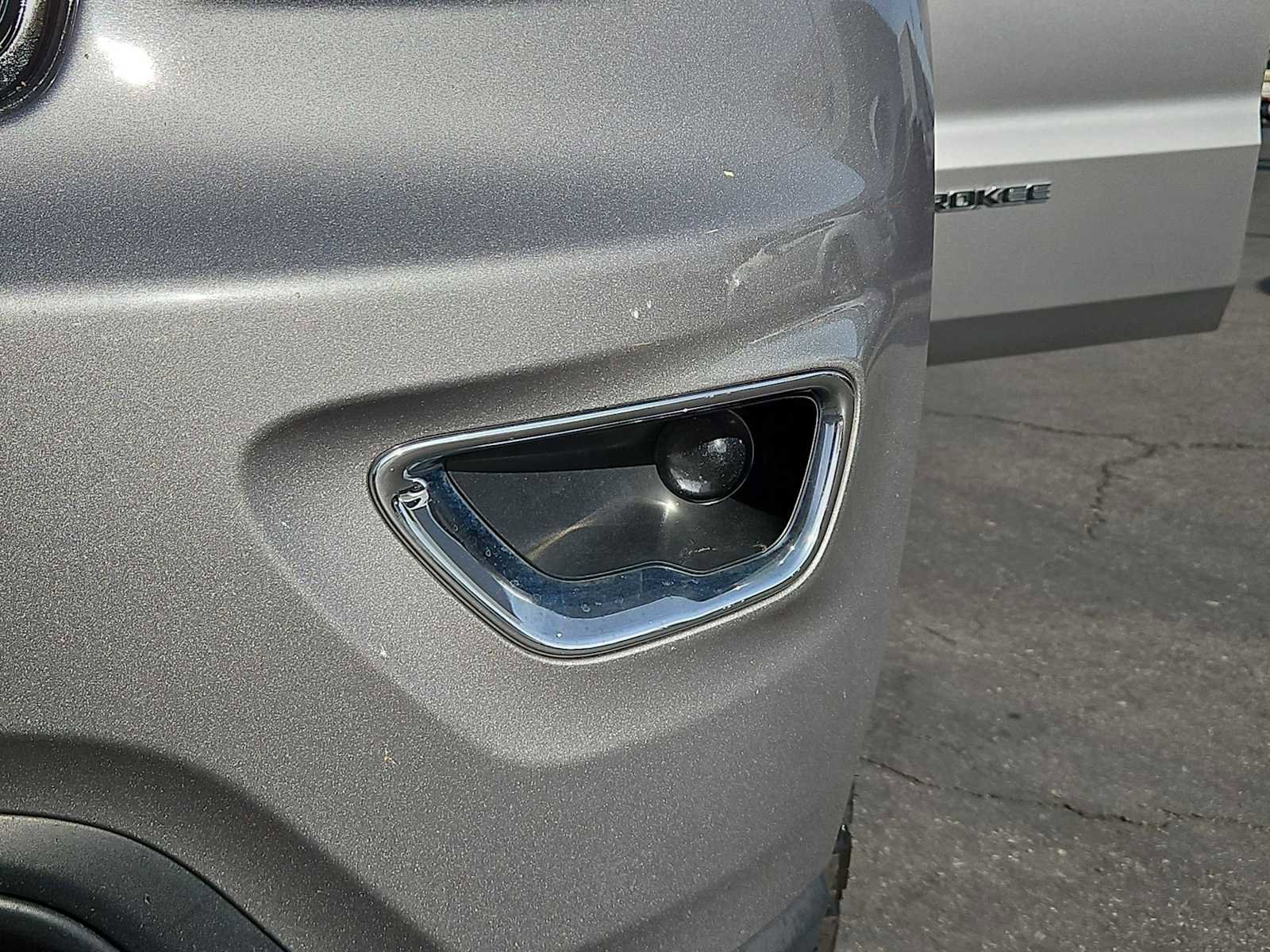 Used 2020 Jeep Grand Cherokee Laredo image 11