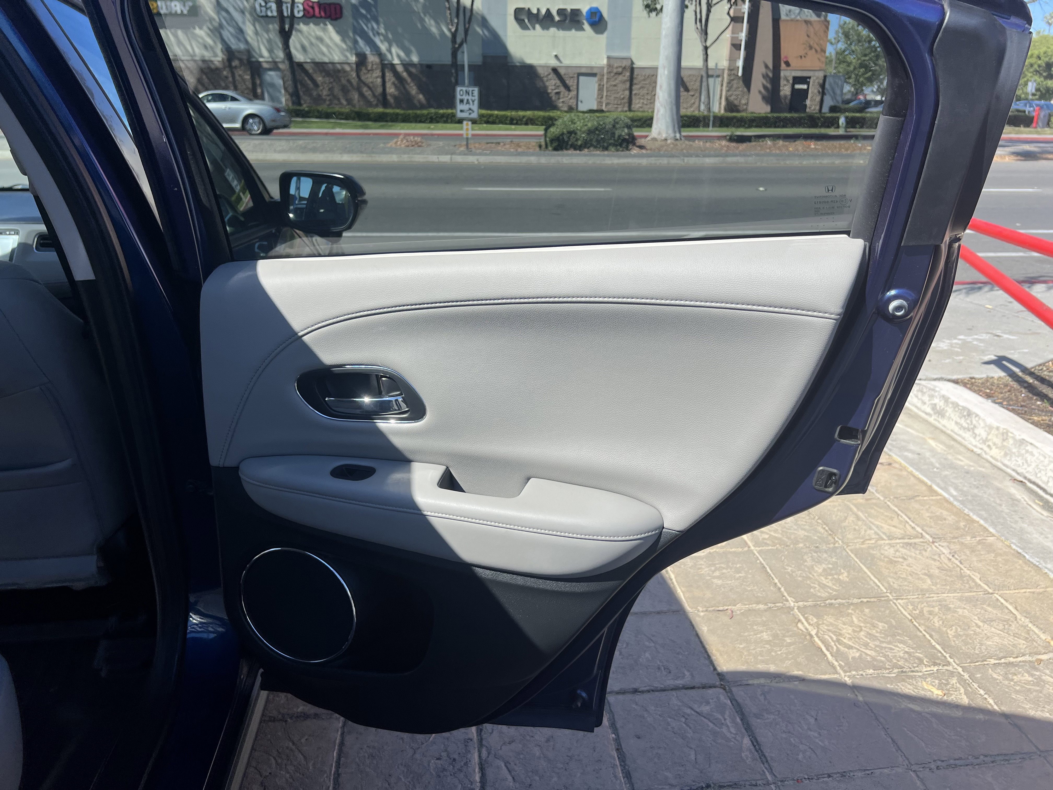 Used 2017 Honda HR-V EX-L image 29