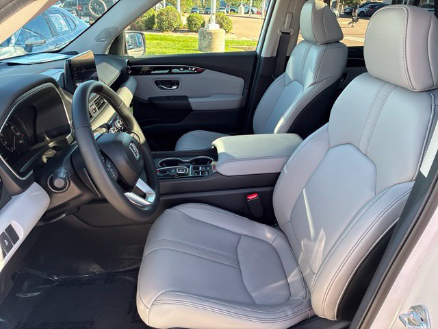 Certified 2025 Honda Pilot Touring image 5
