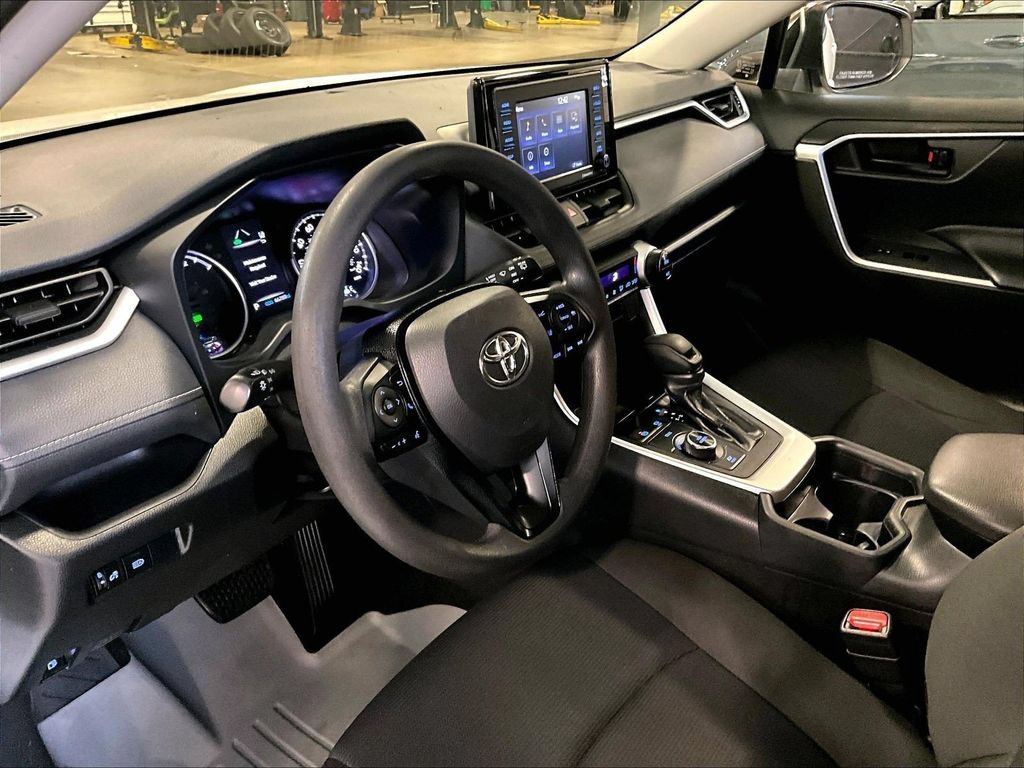 Used 2020 Toyota RAV4 LE w/ Carpet Mat Package AWD/4WD image 8