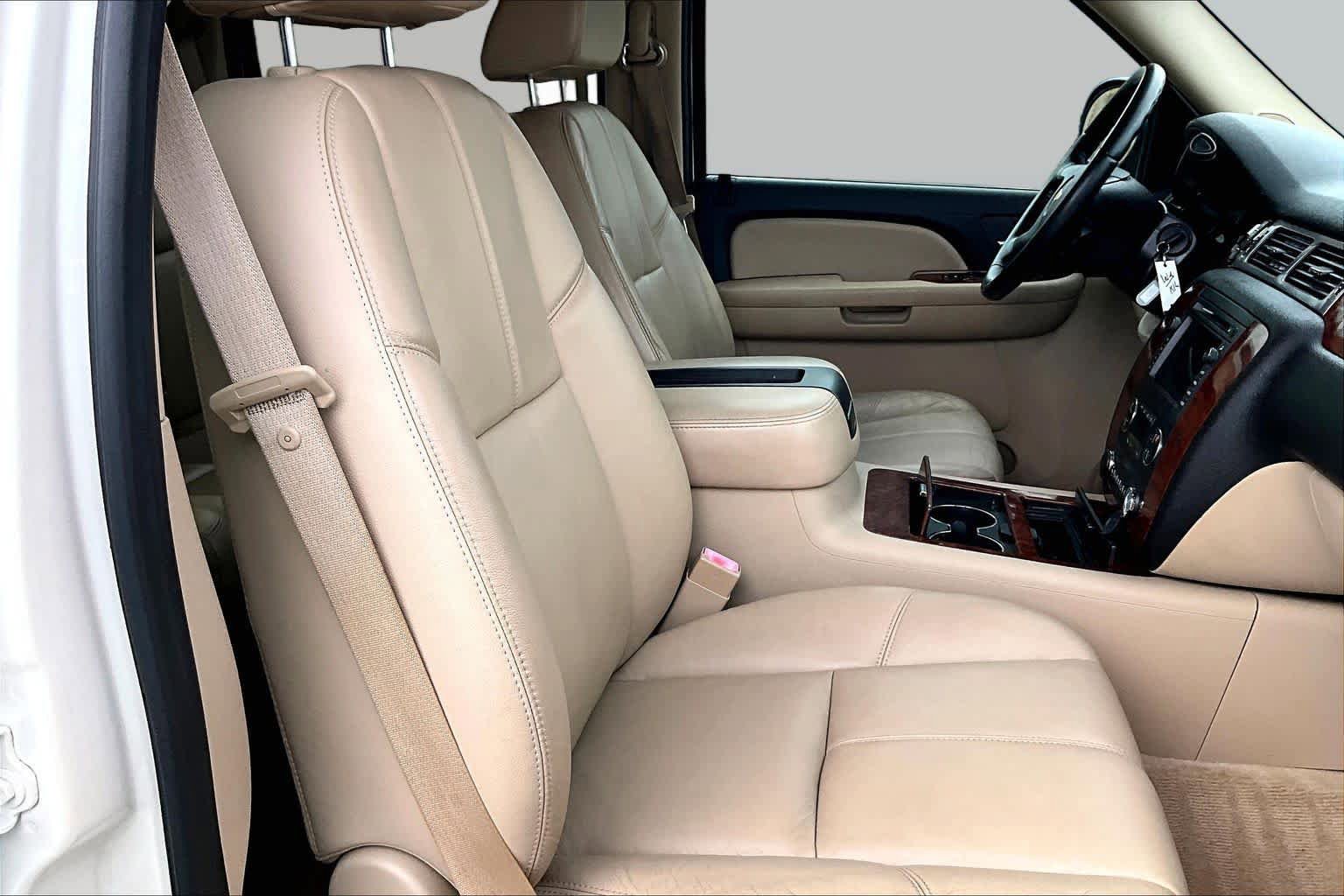 Used 2008 Chevrolet Avalanche LTZ w/ LTZ Preferred Equipment Group RWD image 9