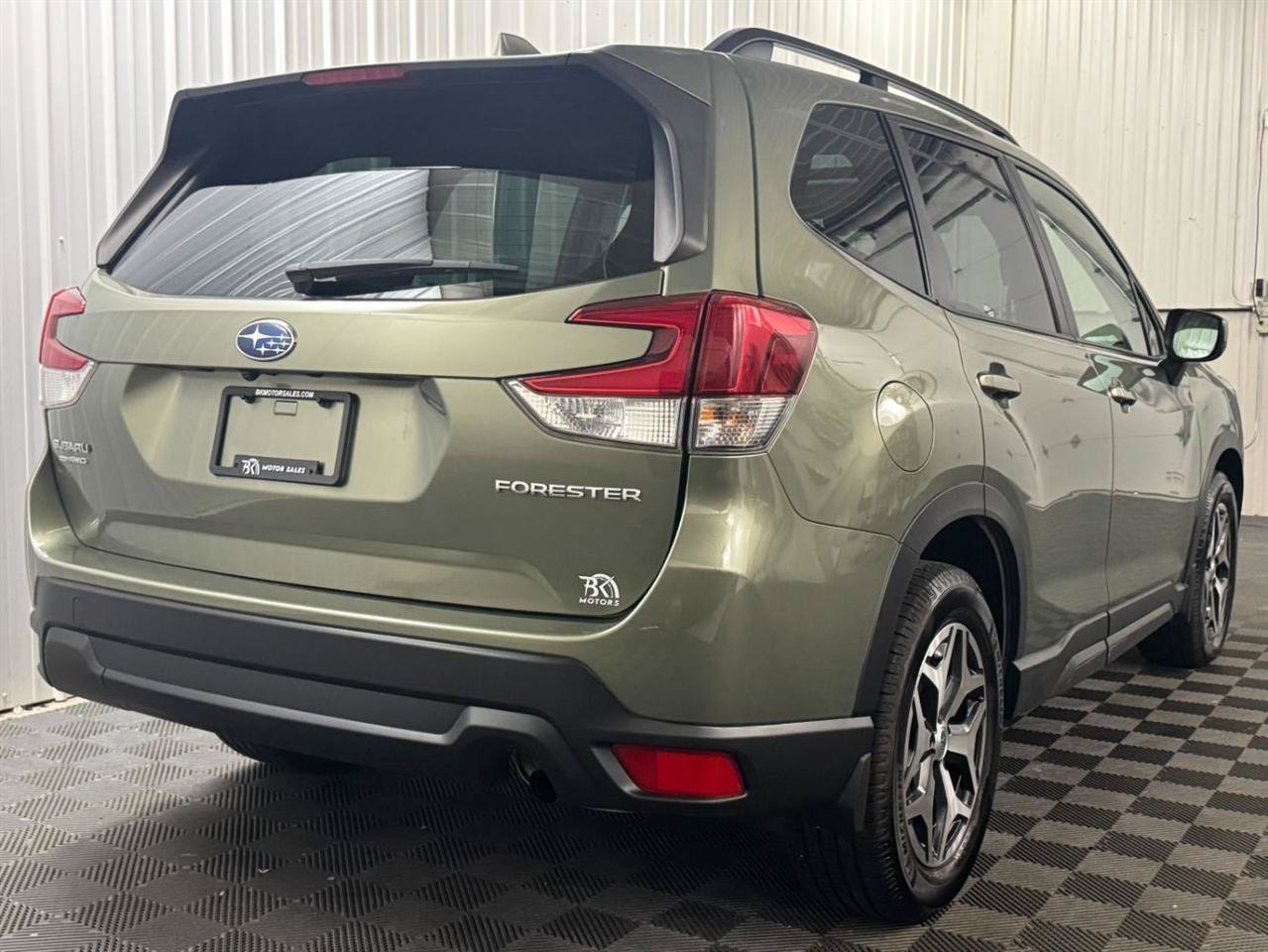 Used 2020 Subaru Forester Premium AWD/4WD image 4