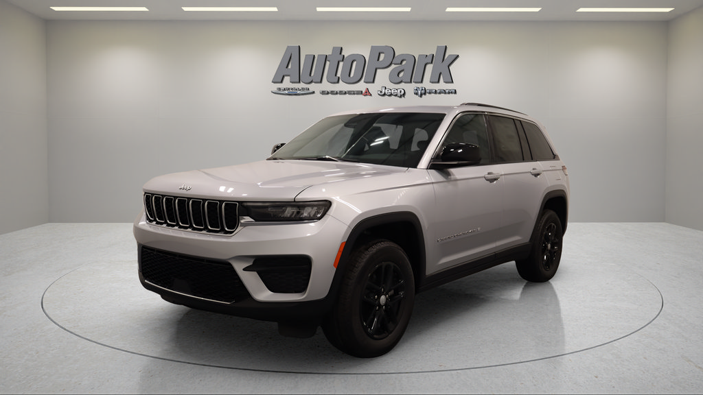 New 2026 Jeep Grand Cherokee Laredo w/ Trailer Tow Package AWD/4WD image 6
