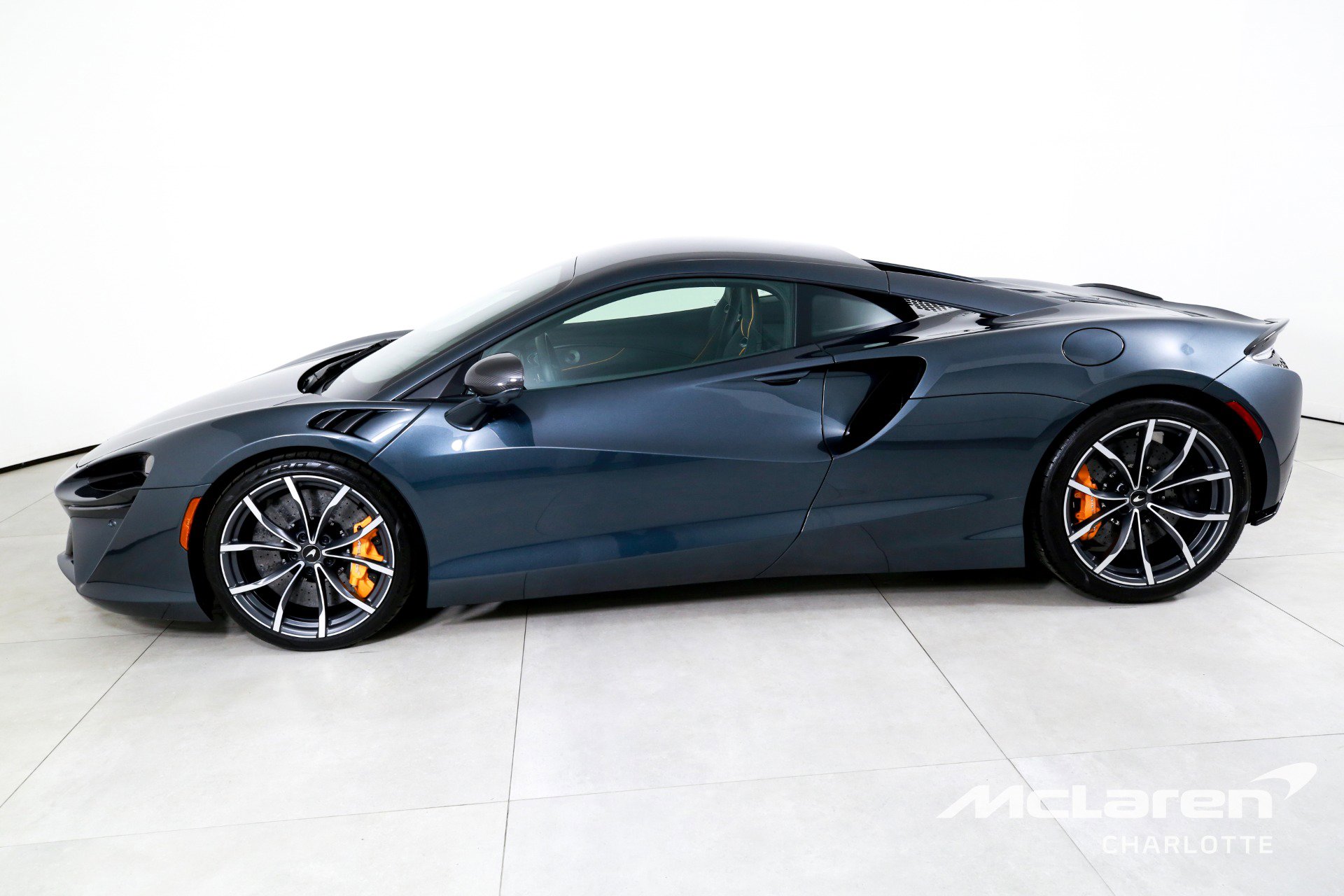 Used 2023 McLaren Artura image 6