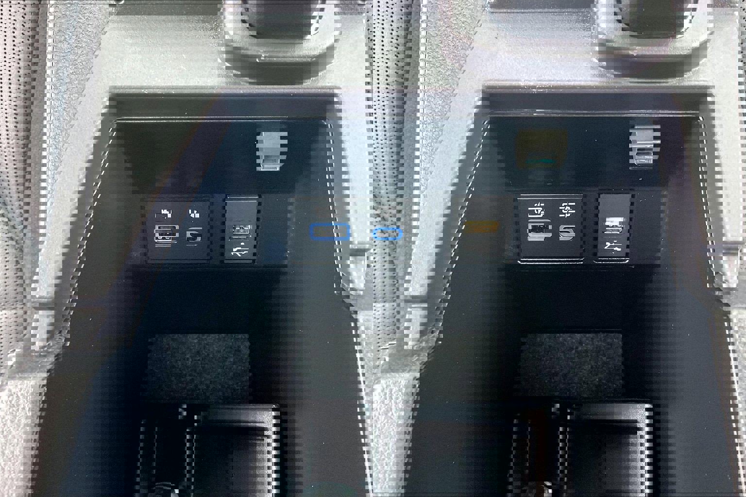 Used 2022 Toyota Avalon XSE image 39