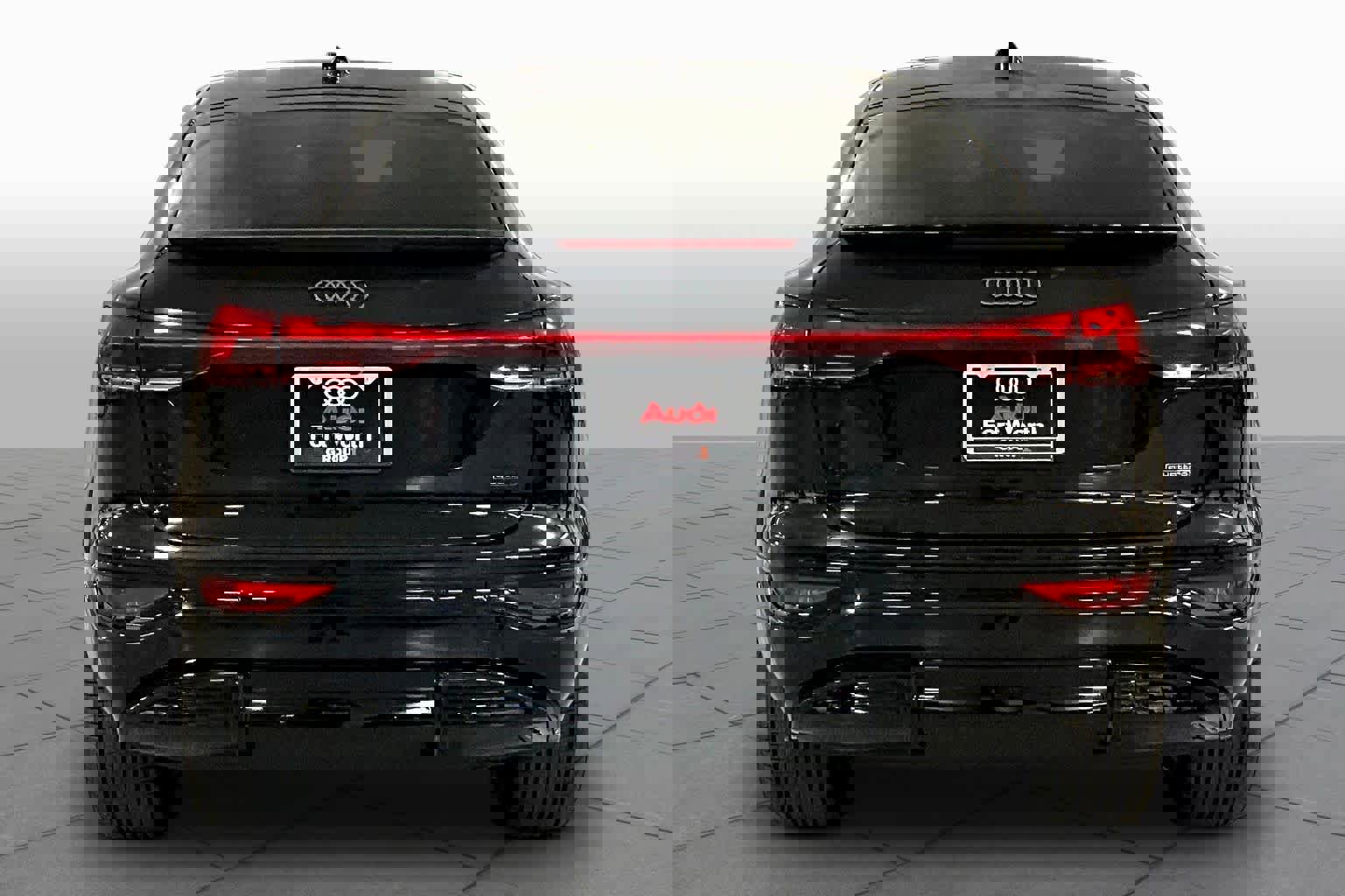 New 2027 Audi Q6 e-tron Premium Plus image 4