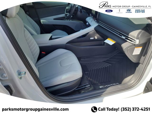 New 2025 Hyundai Elantra Limited FWD image 9