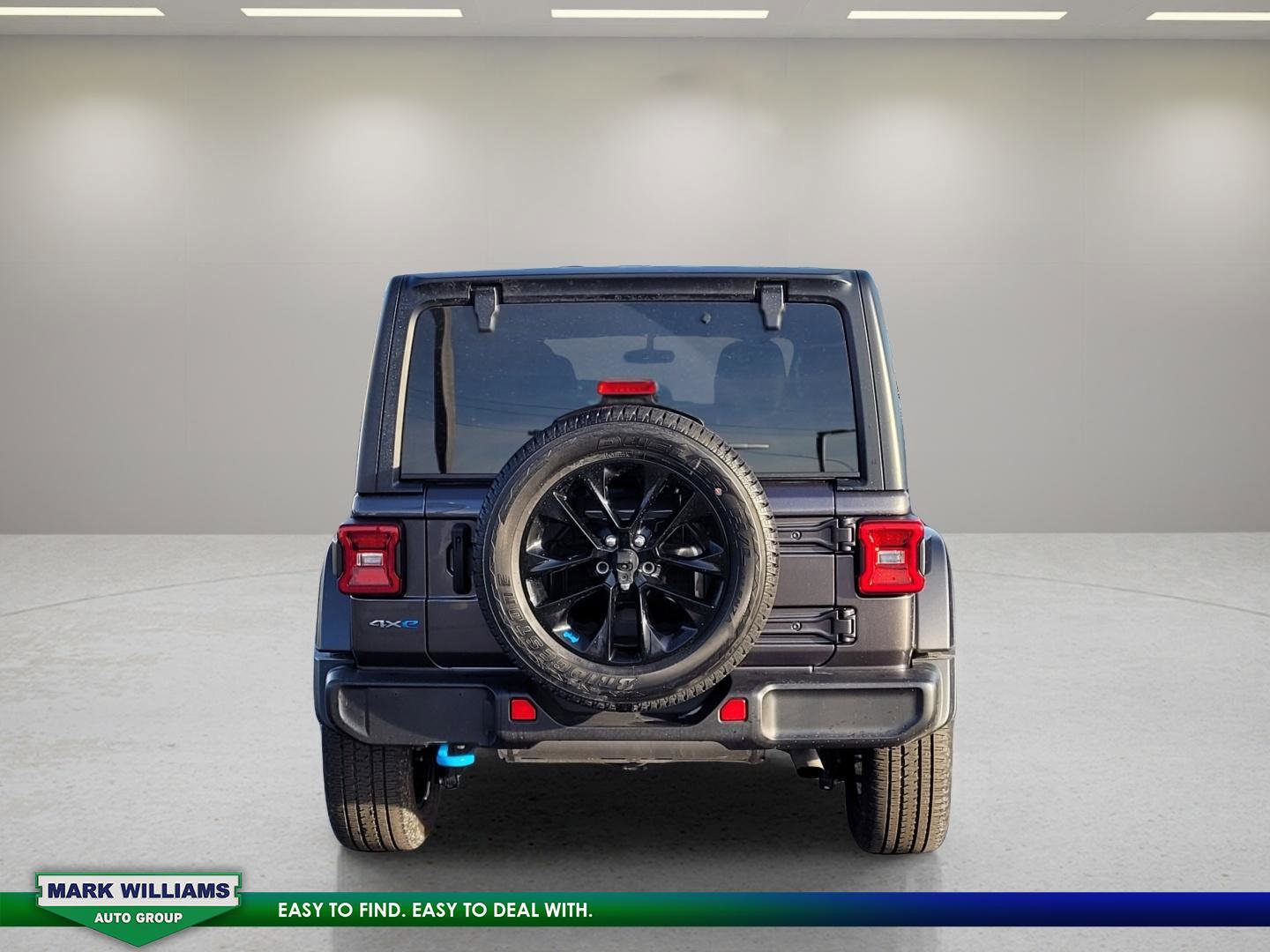 Used 2023 Jeep Wrangler Unlimited Sahara w/ Cold Weather Group image 5