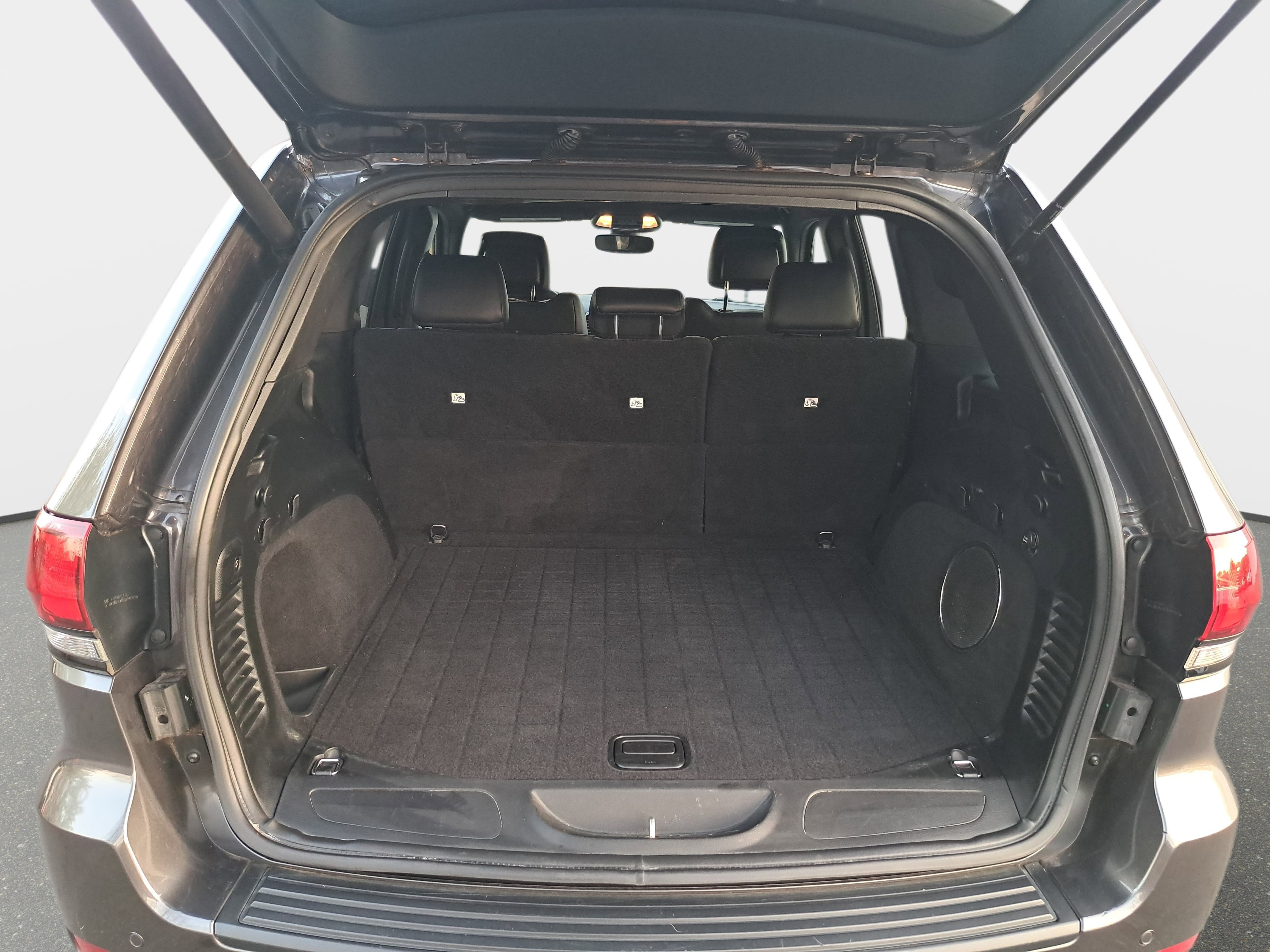 Used 2019 Jeep Grand Cherokee Altitude image 13