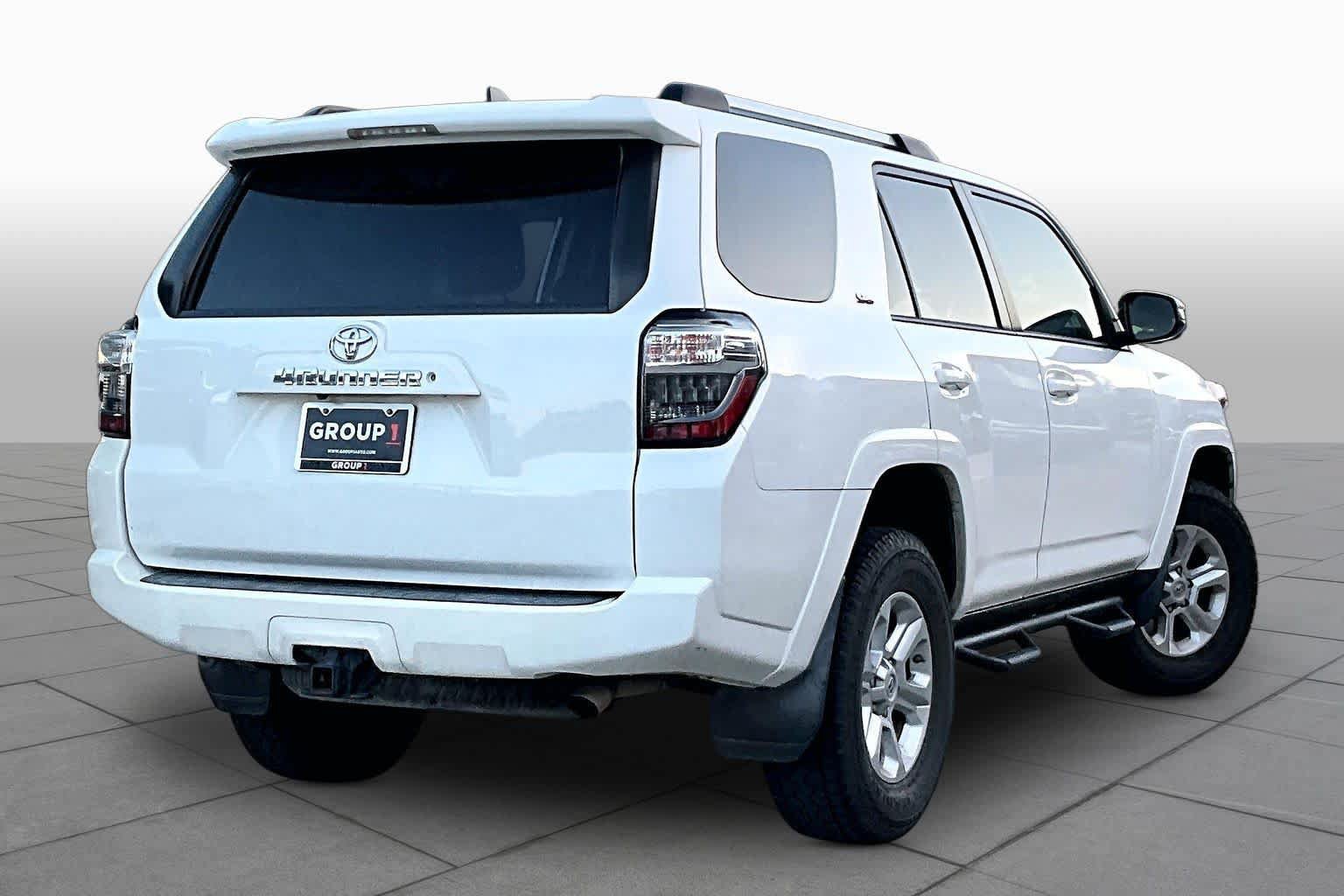 Used 2020 Toyota 4Runner SR5 AWD/4WD image 12