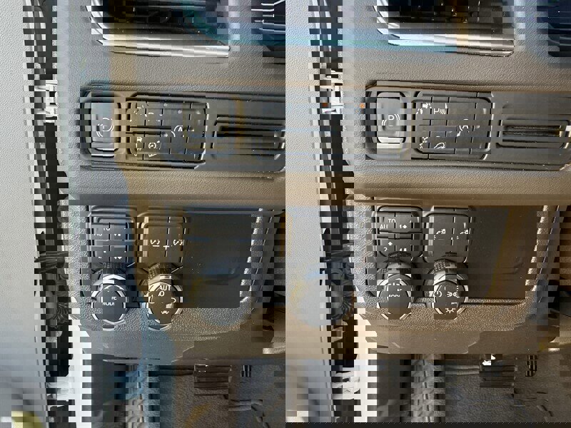 Used 2023 Chevrolet Suburban Z71 image 33