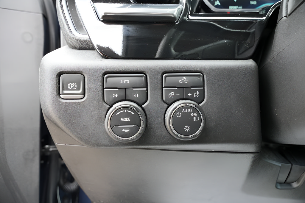 Used 2023 Chevrolet Silverado 1500 LT AWD/4WD image 25