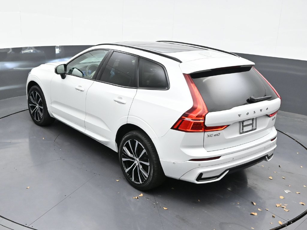 Certified 2024 Volvo XC60 B5 Plus AWD/4WD image 12
