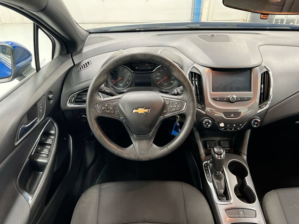 Used 2018 Chevrolet Cruze LT w/ RS Package FWD image 11