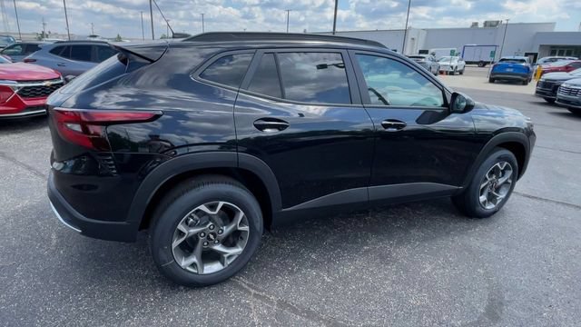 New 2026 Chevrolet Trax LT w/ Driver Confidence Package FWD image 2