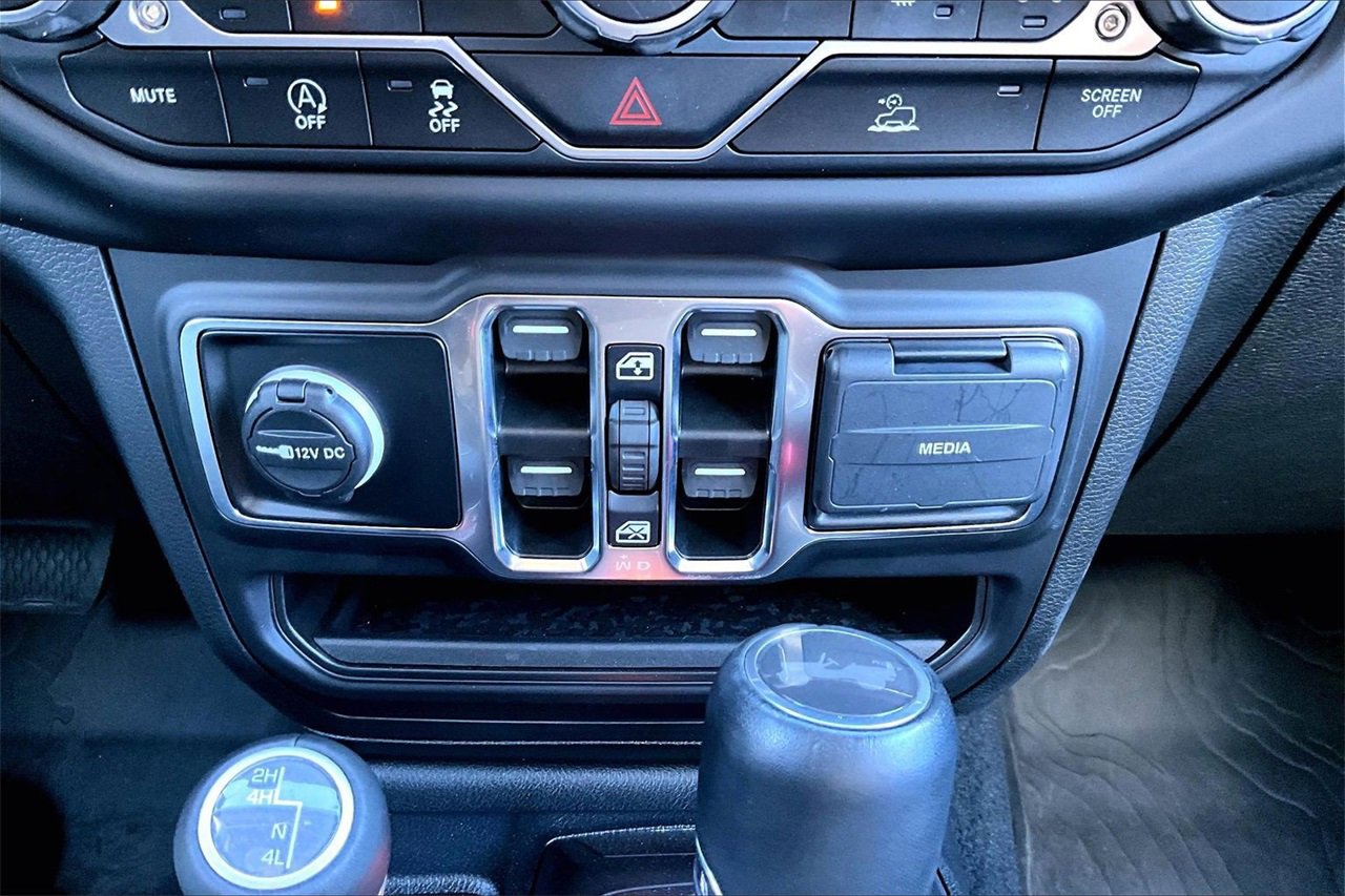 Certified 2023 Jeep Wrangler Sahara w/ Cold Weather Group image 17