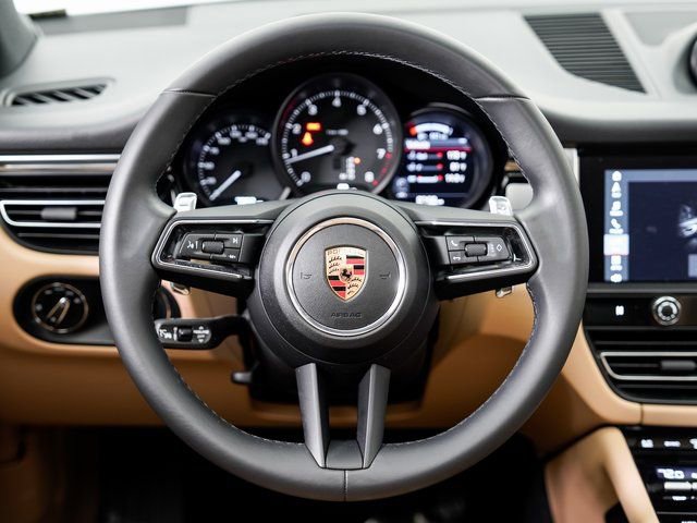 Certified 2025 Porsche Macan image 12