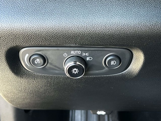 Used 2020 Chevrolet Traverse LT FWD image 21