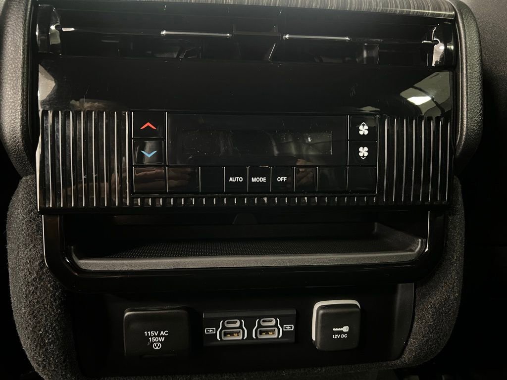 Used 2024 Jeep Wagoneer L Series II w/ Premium Group I image 55