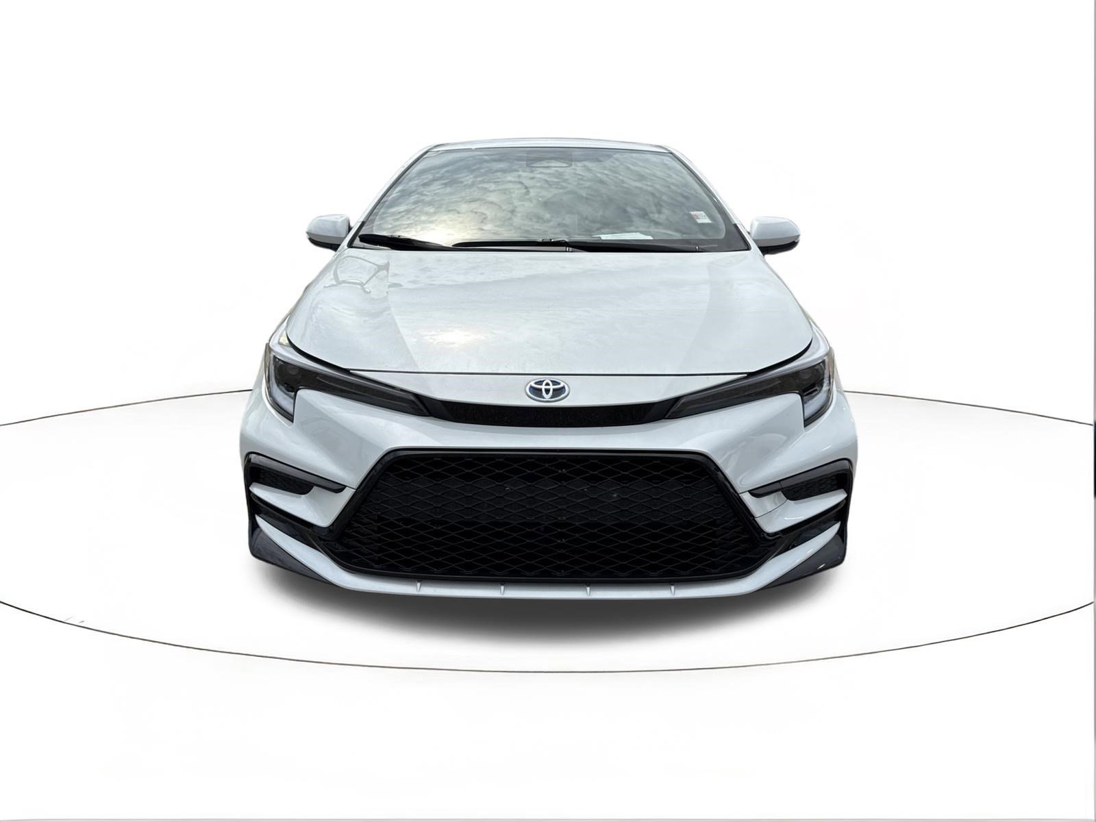 Used 2025 Toyota Corolla SE w/ SE Premium Package image 8