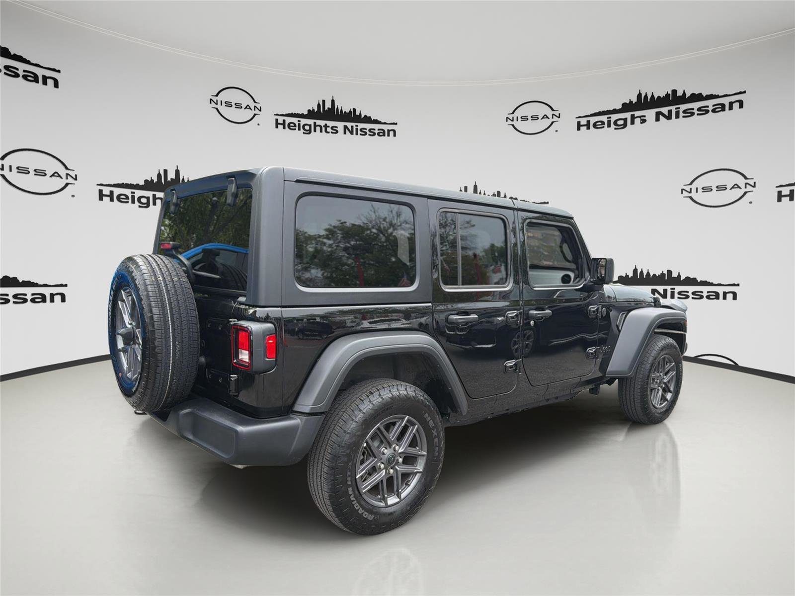 Used 2025 Jeep Wrangler Sport S AWD/4WD image 5