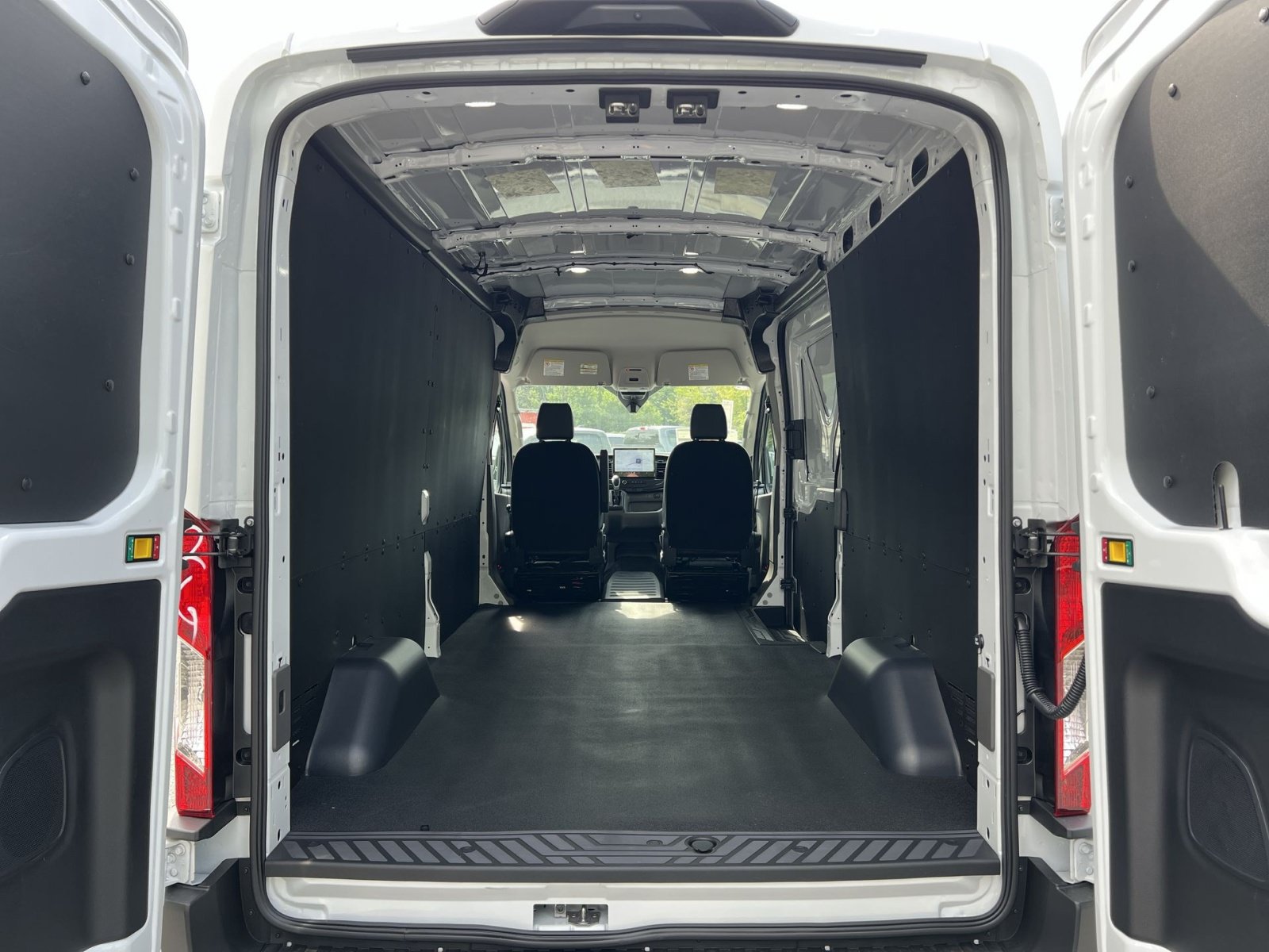 New 2026 Ford Transit 250 148 Medium Roof w/ Load Area Protection Package RWD image 24