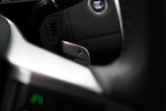 Used 2024 Land Rover Discovery S image 23