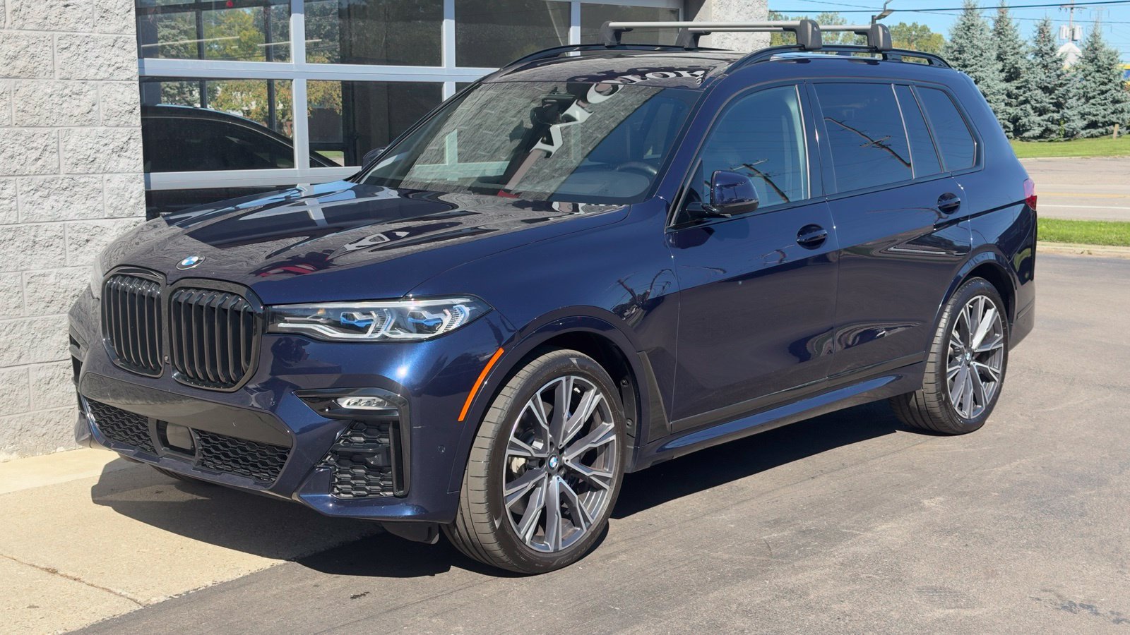 Used 2021 BMW X7 M50i AWD/4WD image 1