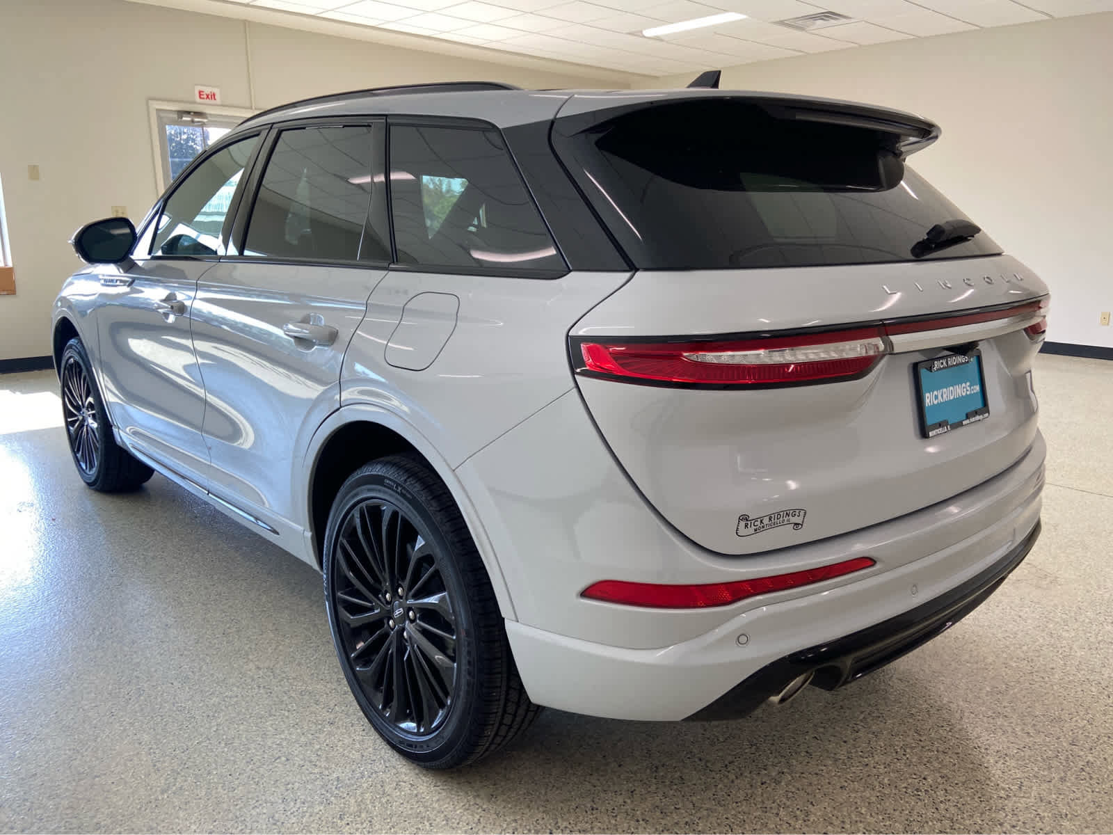 Used 2025 Lincoln Corsair Reserve w/ Jet Appearance Package image 13