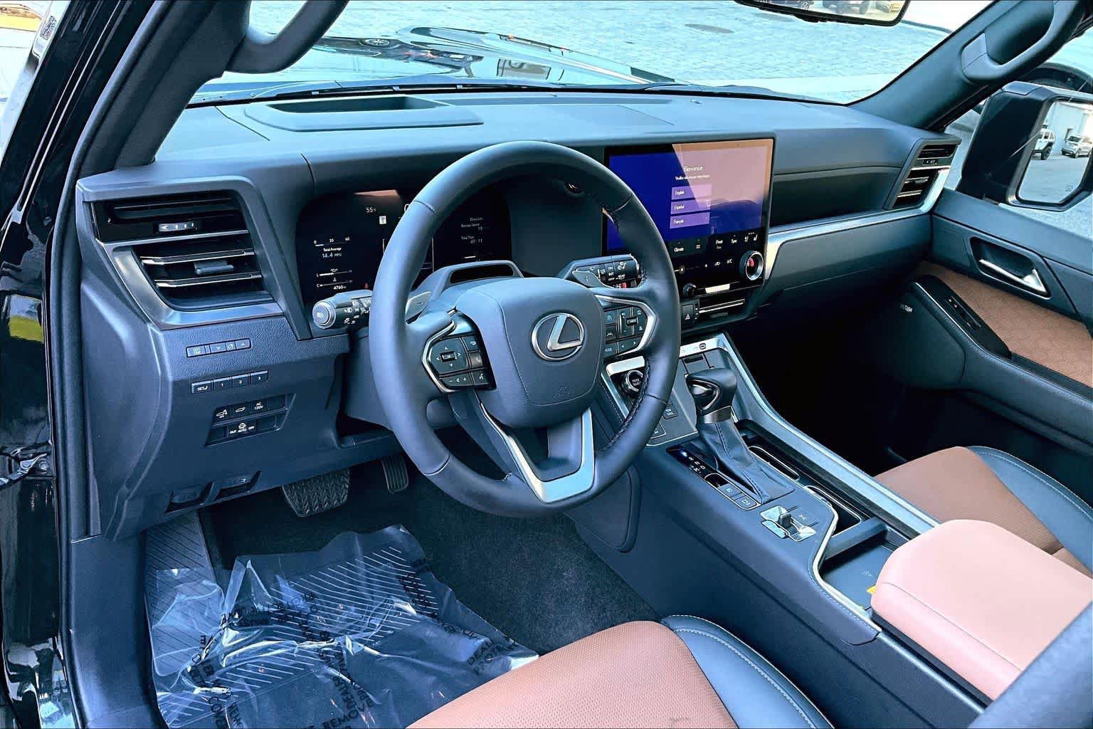 Used 2024 Lexus GX 550 w/ Accessory Package (2T) AWD/4WD image 17
