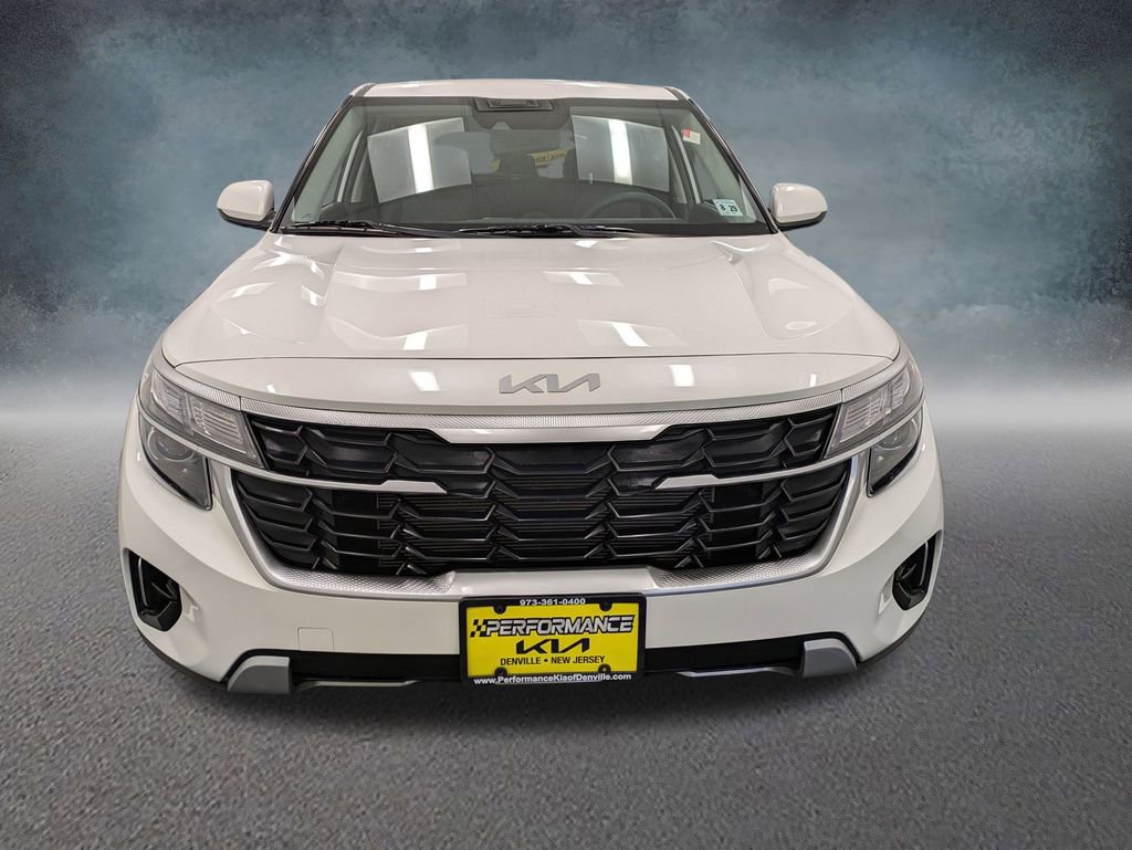 Certified 2025 Kia Seltos LX image 2