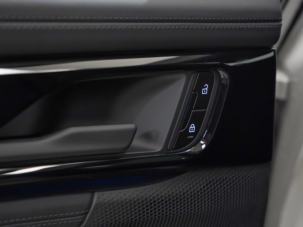 Certified 2025 Porsche Panamera 4 AWD/4WD image 15