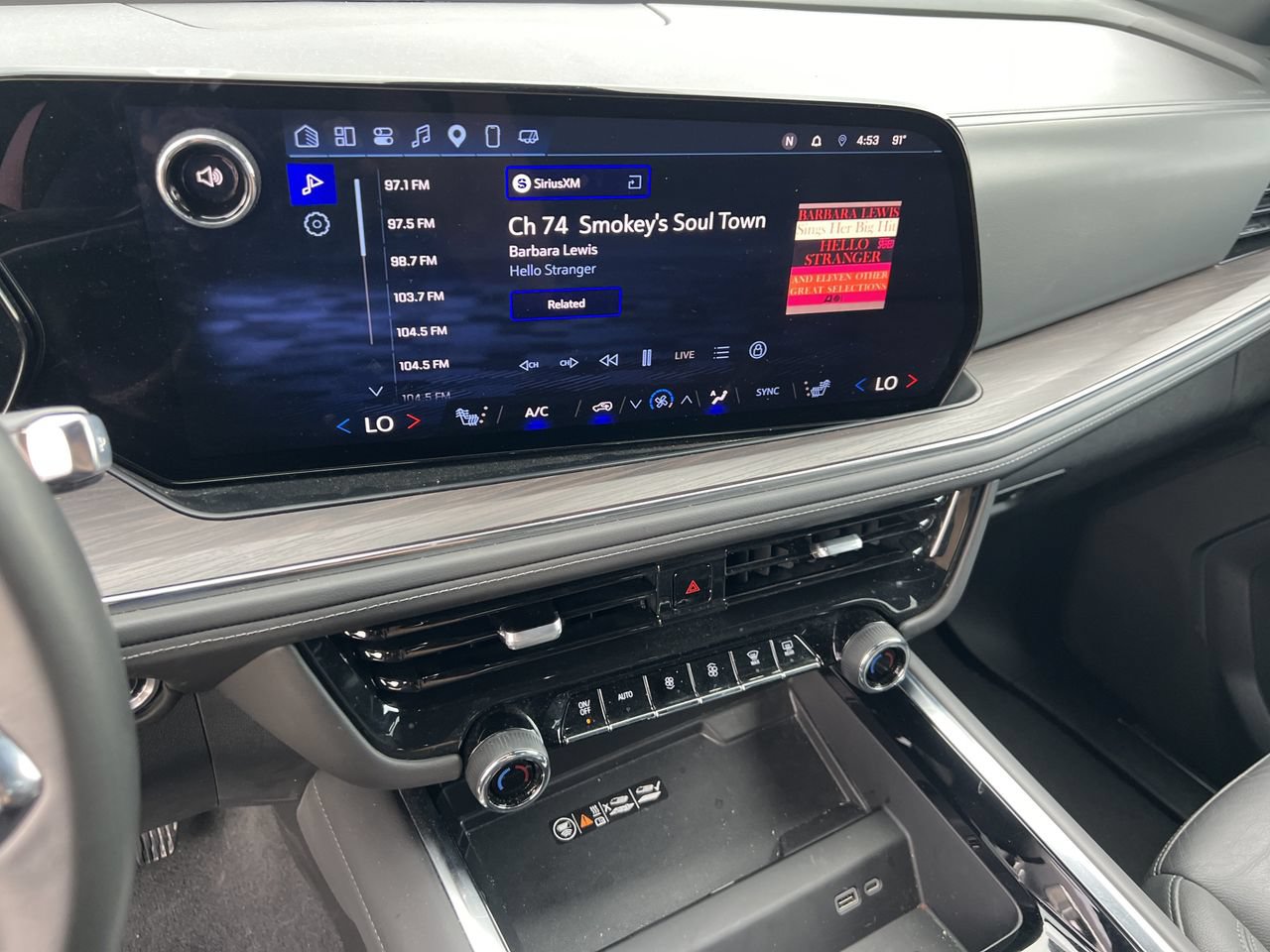 Used 2025 Chevrolet Suburban Z71 AWD/4WD image 8