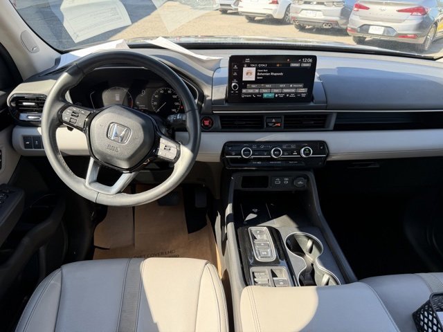 Used 2024 Honda Pilot Touring image 2