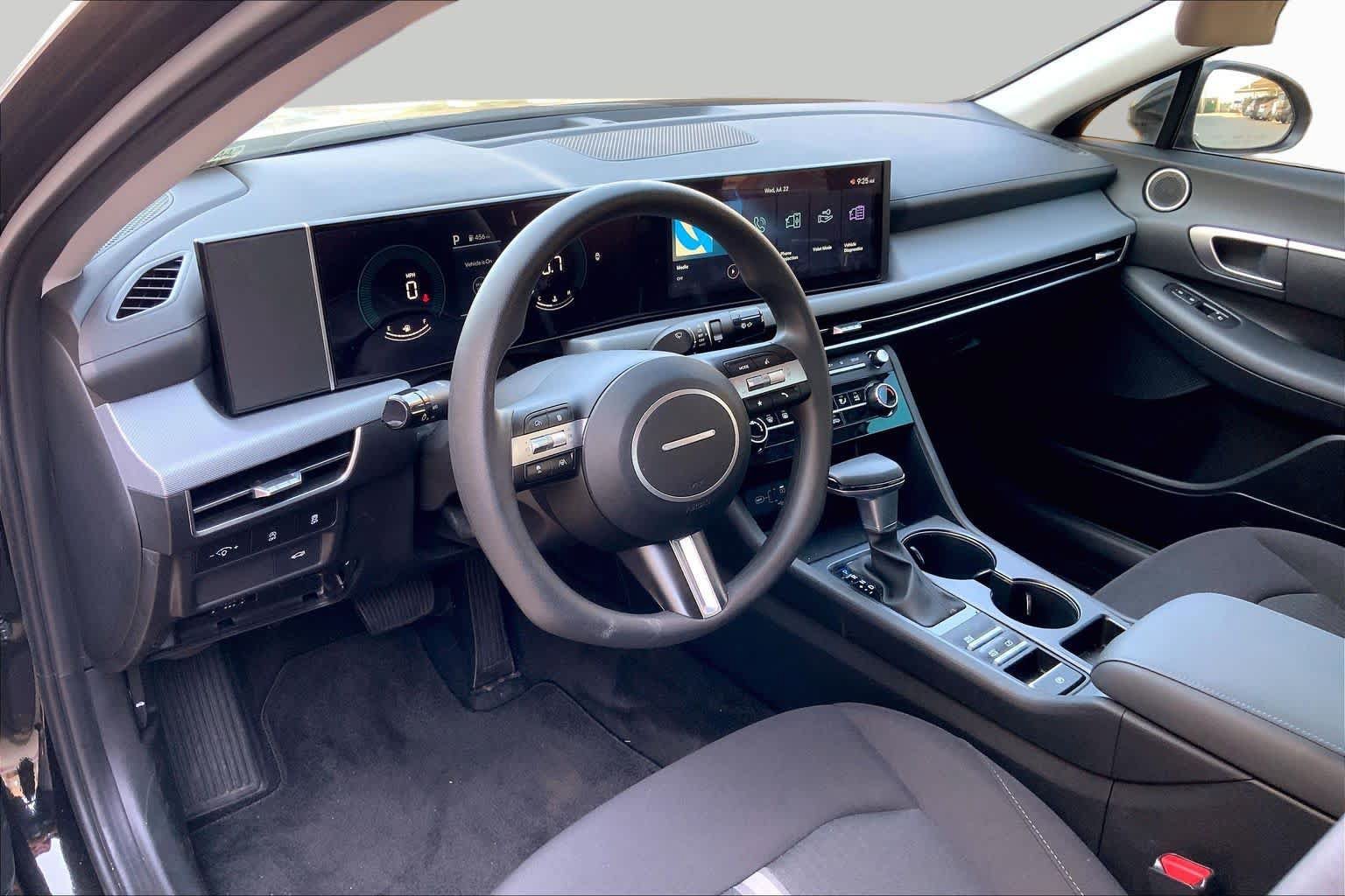 Used 2025 Hyundai Sonata SE FWD image 17