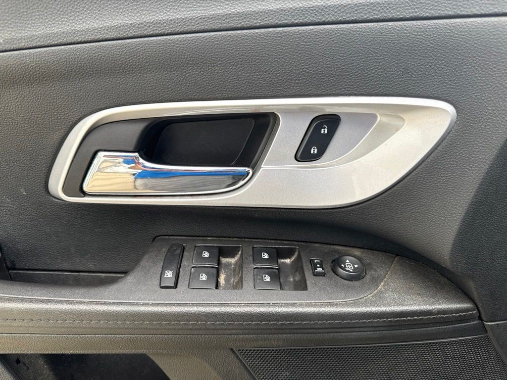Used 2017 Chevrolet Equinox LT w/ Convenience Package AWD/4WD image 12