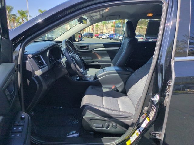 Used 2019 Toyota Highlander Plus AWD/4WD image 11