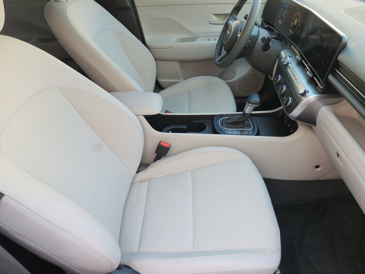 Used 2024 Hyundai Kona SE FWD image 11