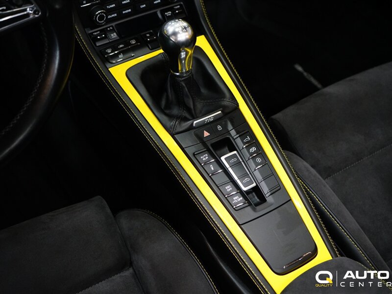 Used 2020 Porsche 718 Boxster Spyder RWD image 21
