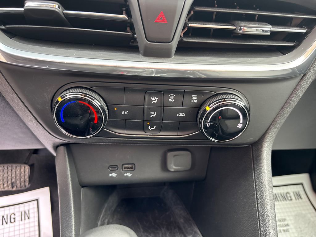 Used 2024 Buick Encore GX Preferred image 31