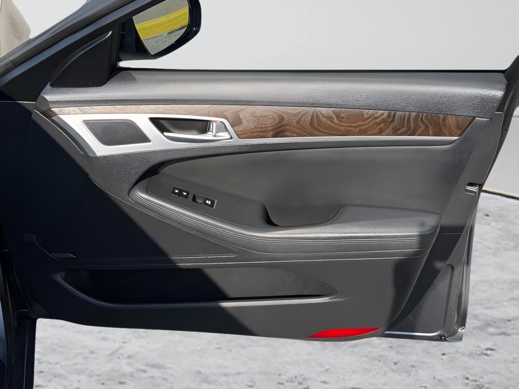 Used 2015 Hyundai Genesis 3.8 w/ Option Group 04 image 28